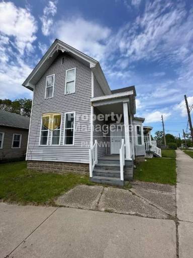 Main picture of 424 E 10th St