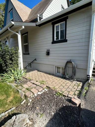 Main picture of 304 9th Ave W
