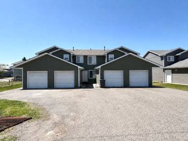 Main picture of 221 Spooner Rd