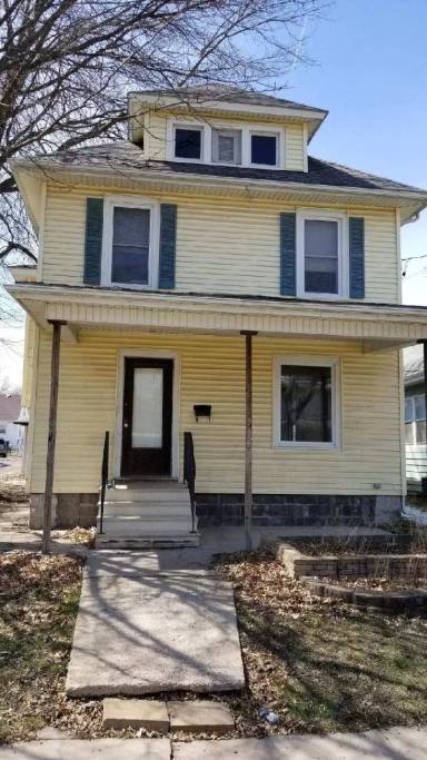 Main picture of 700 Denver St