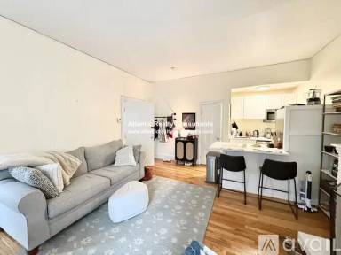 Main picture of 337 Beacon St