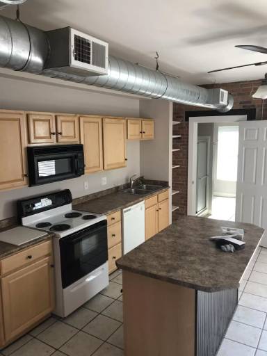 Main picture of 921 Bluff St