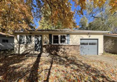 Main picture of 2545 W Madison St