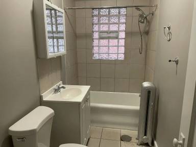 Main picture of 1418 W 82nd St