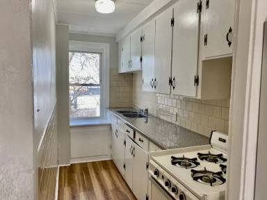 Main picture of 160 Hall St