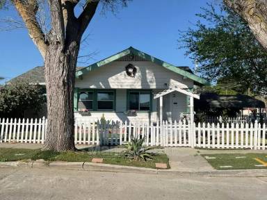 Main picture of 1143 Wall St