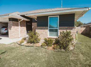 Main picture of 8505 NW 77th St