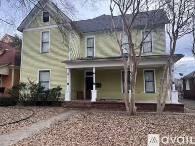 Main picture of 215 W 5th St