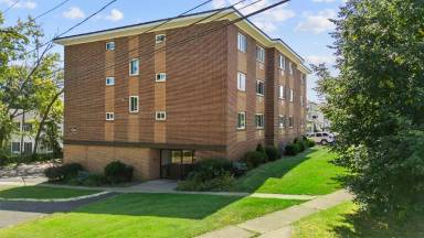 Main picture of 142 S Main St