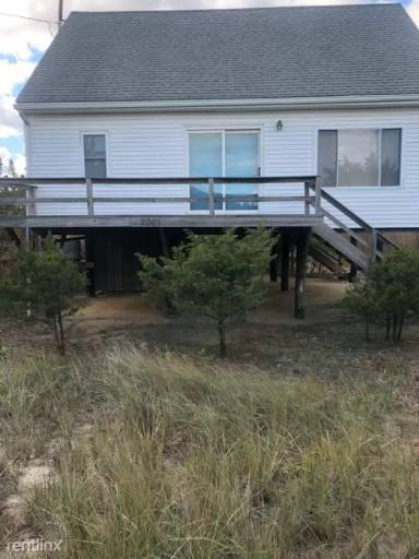 Main picture of 2001 S Bay Shore Dr