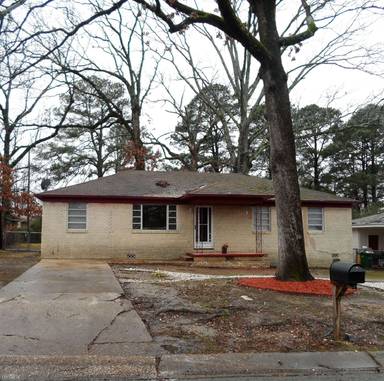 Main picture of 404 Oak Park Dr