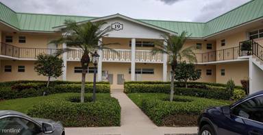 Main picture of 19 Colonial Club Dr