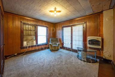 Main picture of 405 W 5th St