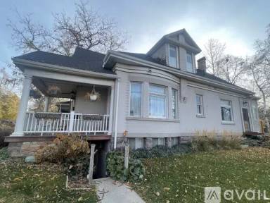 Main picture of 942 E Belmont Ave