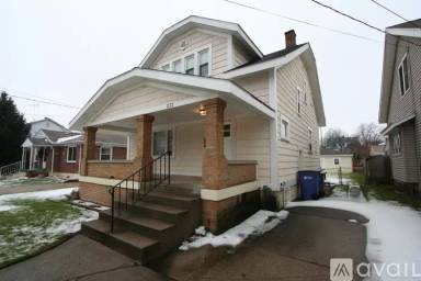 Main picture of 233 Garfield Ave SW