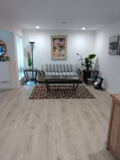 Main picture of 2800 Laguna Cir