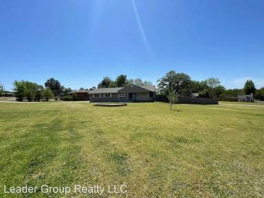Main picture of 1001 Country Club Rd