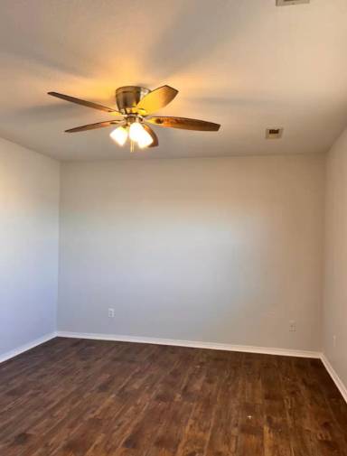 Main picture of 2212 E 8th St