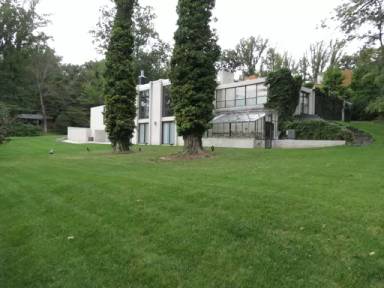 Main picture of 8801 Chalon Dr