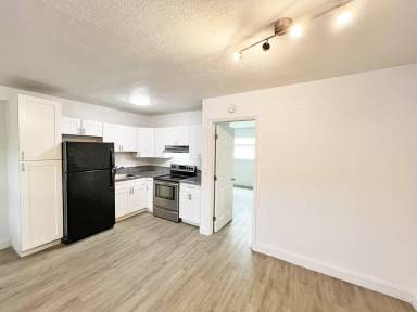 Main picture of 240 SW 8th St