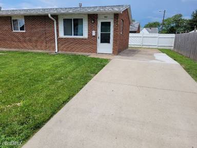 Main picture of 562 Sheridan St