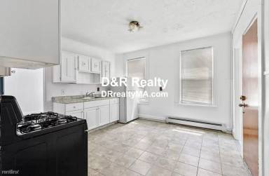 Main picture of 1 Linden St