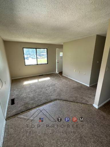 Main picture of 102 8th Ave NW