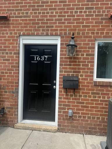 Main picture of 1637 N Van Dorn St