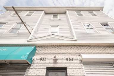 Main picture of 951 Clinton Ave