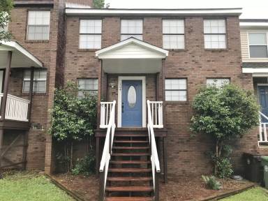 Main picture of 124 Brookwood Ln