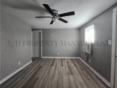 Main picture of 1010 E 8th St N