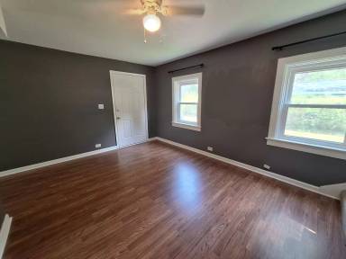 Main picture of 3 S Stuart Rd