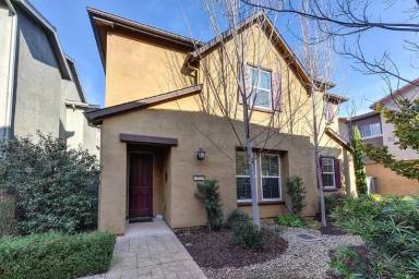 Main picture of 900 Lyon Pl