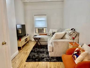 Main picture of 1930 Bainbridge St