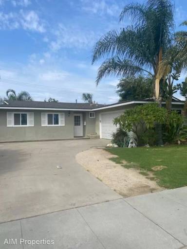 Main picture of 115 E Wilson Ave