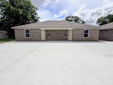 Main picture of 3715 Common St