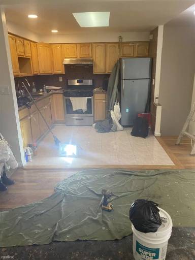 Main picture of 139 Bay 29th St