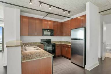 Main picture of 902 S Clark St