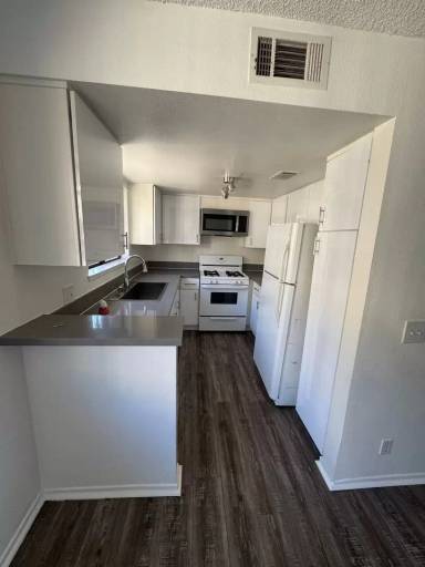 Main picture of 8319 S Broadway