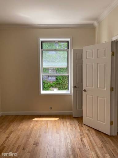 Main picture of 117 W 13th St