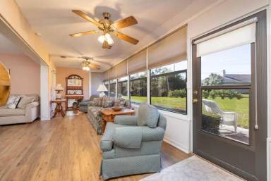 Main picture of 40 Gretchen Ct