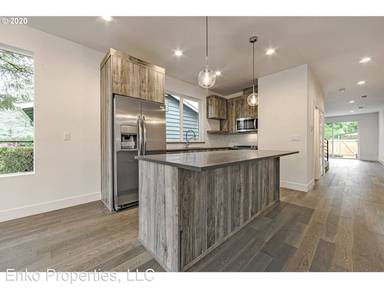 Main picture of 5850 SE Woodstock Blvd