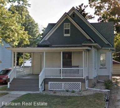 Main picture of 705 S State St