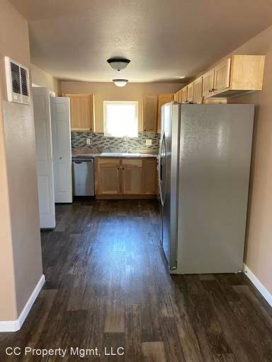 Main picture of 1219 South St