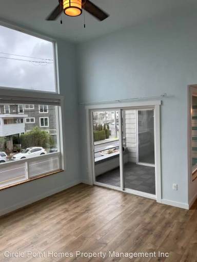 Main picture of 4004 Beach Dr SW