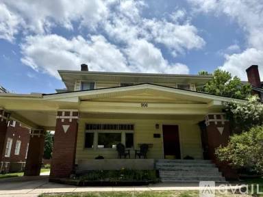 Main picture of 906 NW 21st St