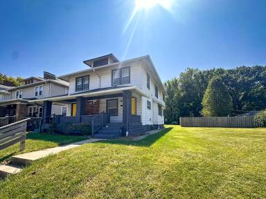 Main picture of 5033 E New York St