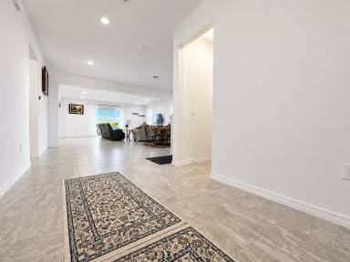 Main picture of 7045 SW 65th St