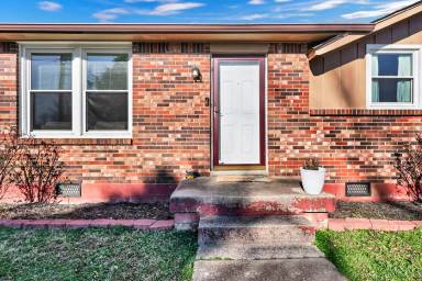 Main picture of 215 Aster Dr