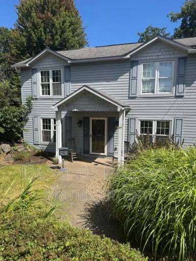 Main picture of 461 Carnegie Dr